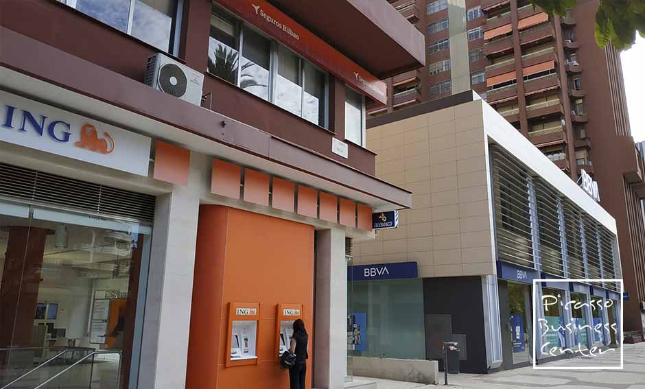 ING Bank, CaixaBank, BBVA, Abanca, Segurs Bilbao, Unicaja, Caixa Rural de Granada, Ges Segurs, Aegon Segurs, Consolat de l'Equador, Juan Rojano Trujillo Advocats, Villanueva Assessors, M+C Consultors, Jiménez Assessors i Consultors, Assessoria Villasclaras, Procusan Immobiliària