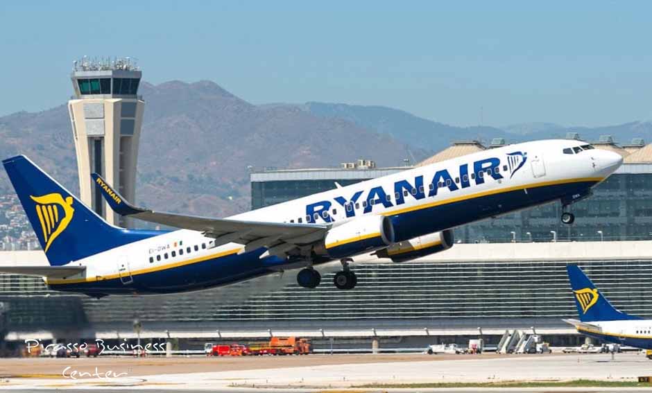 Londres a les 2:45h, Manchester a les 2:55h, Bristol a les 2:40h, Barcelona a les 1:35h, Madrid a les 1:10h en avió a l'aeroport de Màlaga